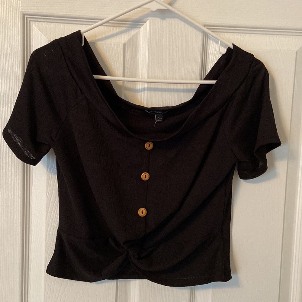 Black Off Shoulder Twist Front Crop Top Women’s Size Large NWT